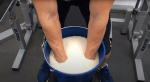 Exercises to strengthen the grip: rice.