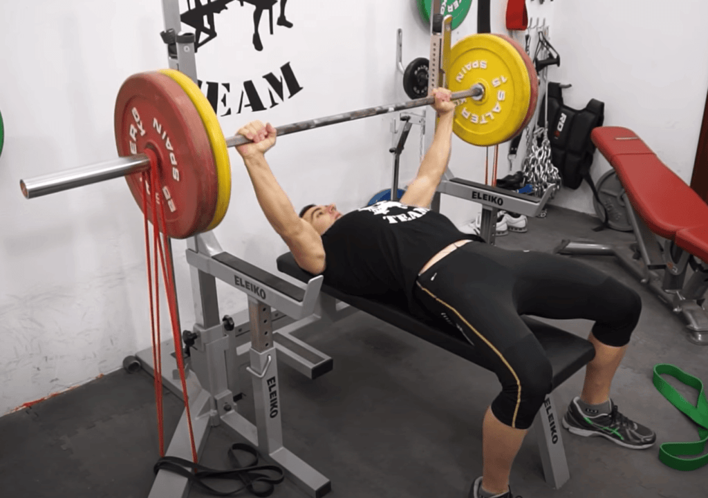 Elastic band applied to bench press
