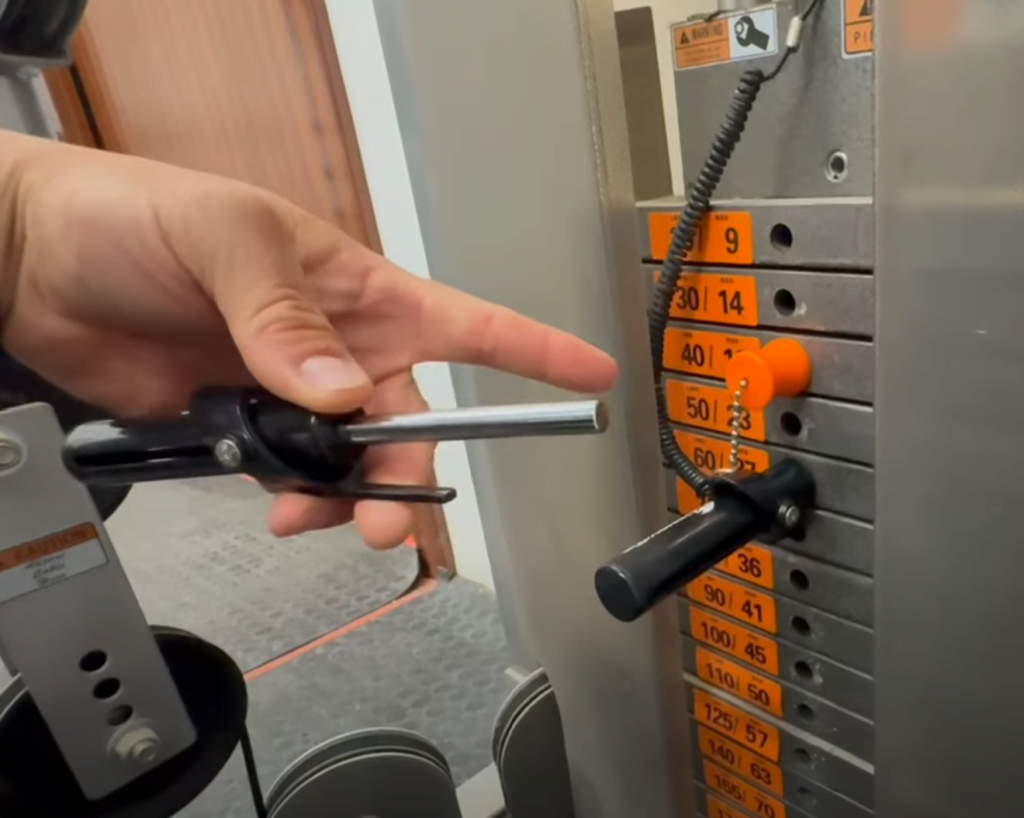 How to place the automatic pins on the weights