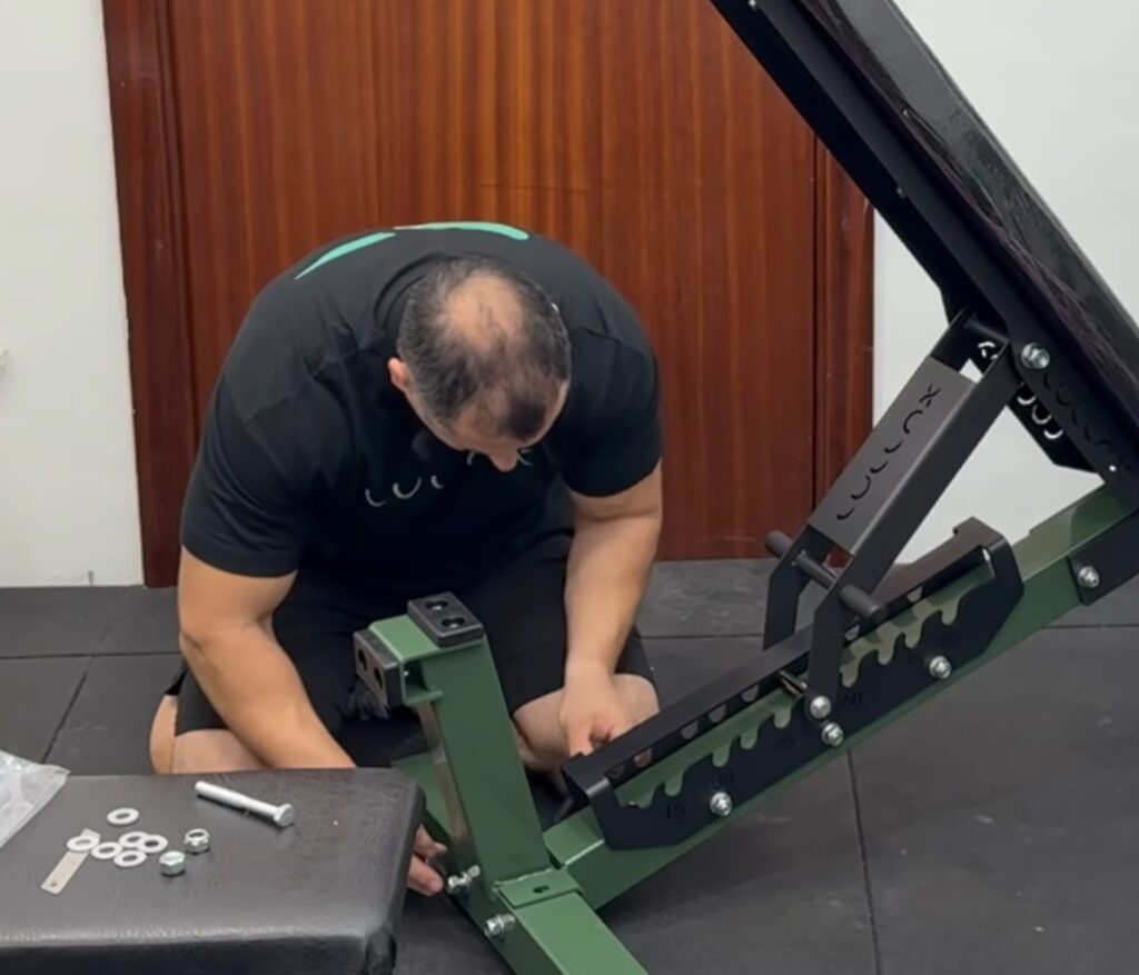 desembalando y montando banco de musculación regulable